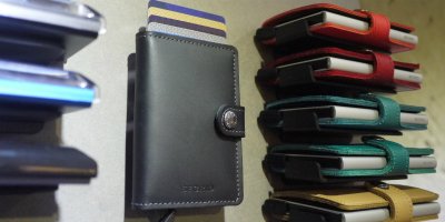 NLNetherlands's tweet photo. Trouble shuffling around your plastic cards? A #Dutch designer found a socially responsible, award-winning solution https://t.co/b6sBOn3RK4 https://t.co/EQq5vpuXLT