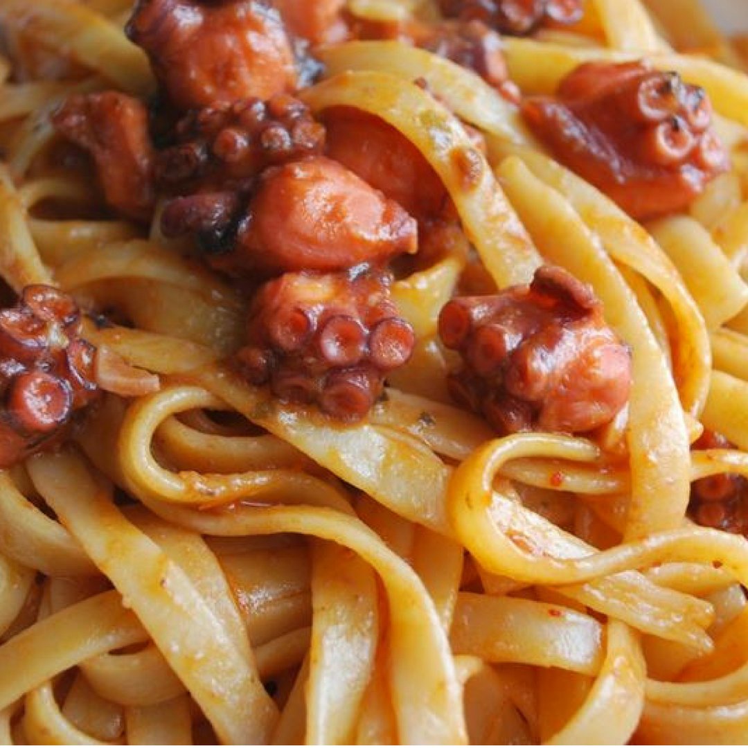 abitareromagna's tweet photo. TAGLIOLINI AL RAGÙ DI POLPO
leggi qui #ricetta https://t.co/F7qooTxBea pag. 21 #abirò #abitareromagna #chef #ristorante #hotel #foodblogger https://t.co/tGtYLWc6uu