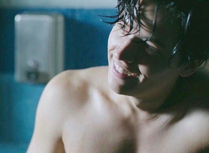 ihwayou's tweet photo. JUGHEAD JONES PERCHÉ MI FAI QUESTO #riverdale https://t.co/zkbbZIb0N7