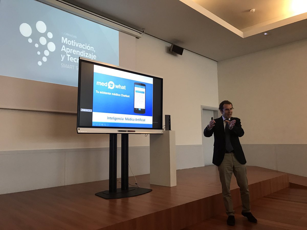 JornadasMat's tweet photo. Fernando Macho nos muestra el desarrollo de @MedWhatBio en las #JornadasMat de Bilbao @magisnet @SMARTCollab https://t.co/yBJUl307Gc