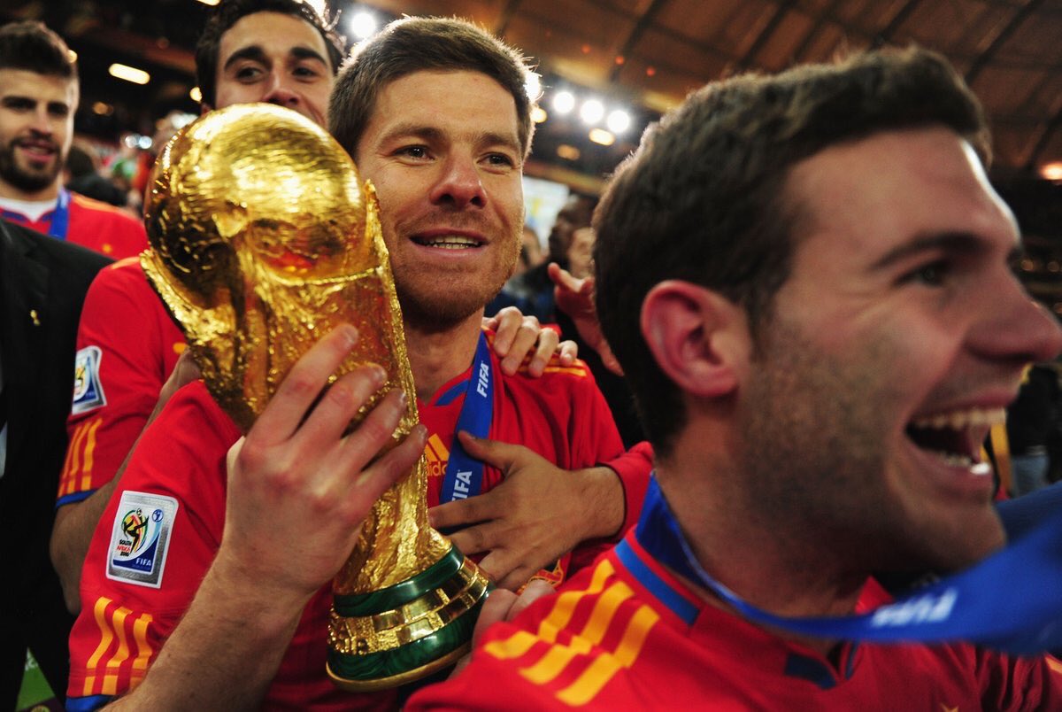 FutbolRus's tweet photo. BREAKING: Xabi Alonso has announced that he will retire from football at the end of the season.

😭⚽🇪🇸🙏🏽 https://t.co/93nSZUk5JB