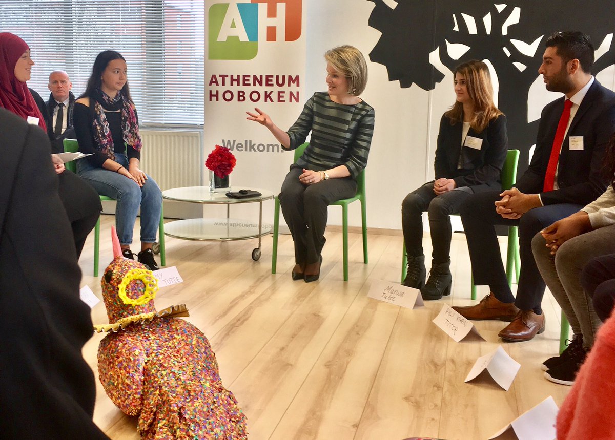 MonarchieBe's tweet photo. 'Each one teach one' à l'école KA #Hoboken: un projet de coaching par des étudiants de #UAntwerpen et de hautes écoles #FondsReineMathilde https://t.co/9qVgSXYQML