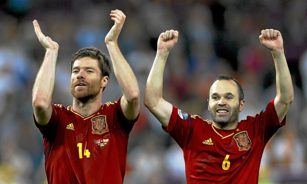 TuEnElMundo's tweet photo. Xabi Alonso ha ganado la Eurocopa y el Mundial con España y, al anunciar su adiós, leemos #GraciasXabi Podéis enviarnos   #UnMensajeparaXabi https://t.co/aBC27hXYt4
