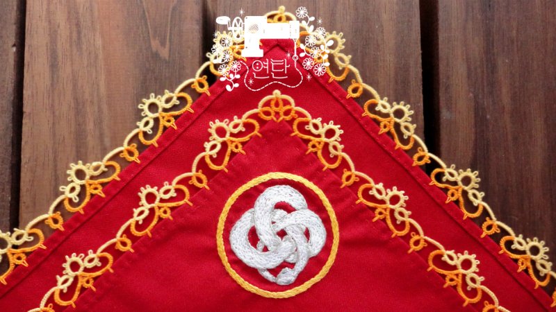 [커미션]태팅레이스 손수건 - 백조 :: 레드
blog.naver.com/ooo_itda/22095…
자수 옵션 추가로 커미션을 넣어 주셨습니다. 공개 동의 감사합니다😄
#tatting