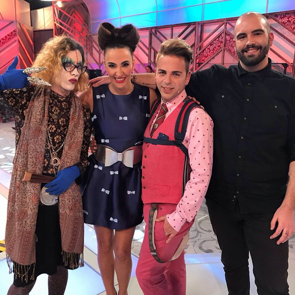 EROSOFICIAL's tweet photo. Quien se perdiera #Cambiame415 https://t.co/N95s4x9JCW conmigo, @PLATANIAETERNUM y @TonyMcputo PROGRAMON <3 https://t.co/FkijJScrqr
