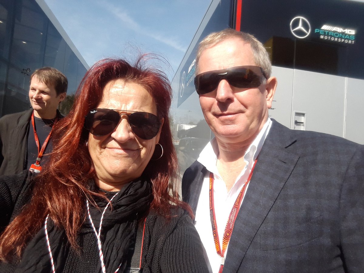 f1enestadopuro's tweet photo. Desde el @Circuitcat_eng con dos eminencias @NikiLauda_F1 y MartinBrandel #F1Testing #F1 #F1TestDays #PisBox6 de @CiutatHotels https://t.co/F1jqqmTBLT