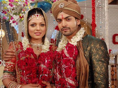 ardinawlnsari's tweet photo. Happy wedding bhaiya @gurruchoudhary   didi @drashti10 #GEETANTVEPS53 https://t.co/lSg7wAJnWB