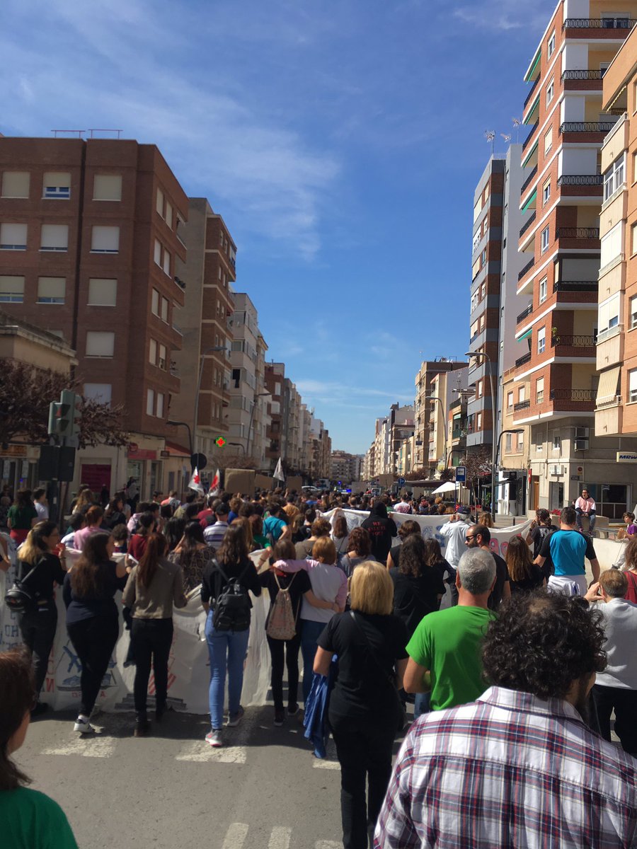 JovesEUPetrer's tweet photo. En La manifestación de Petrer-Elda por una educación pública, gratuita, laica y de calidad #HuelgaGeneralEducativa https://t.co/GabaeU5pJs