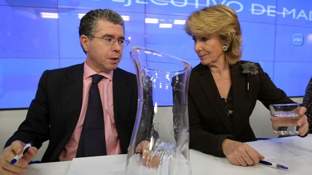 eldiarioes's tweet photo. Los hospitales privatizados: la nueva vía de financiación ilegal que se investiga en el PP de Aguirre https://t.co/RGWkhbQcRx #AguirreARV https://t.co/Ig2Mnfk4aF