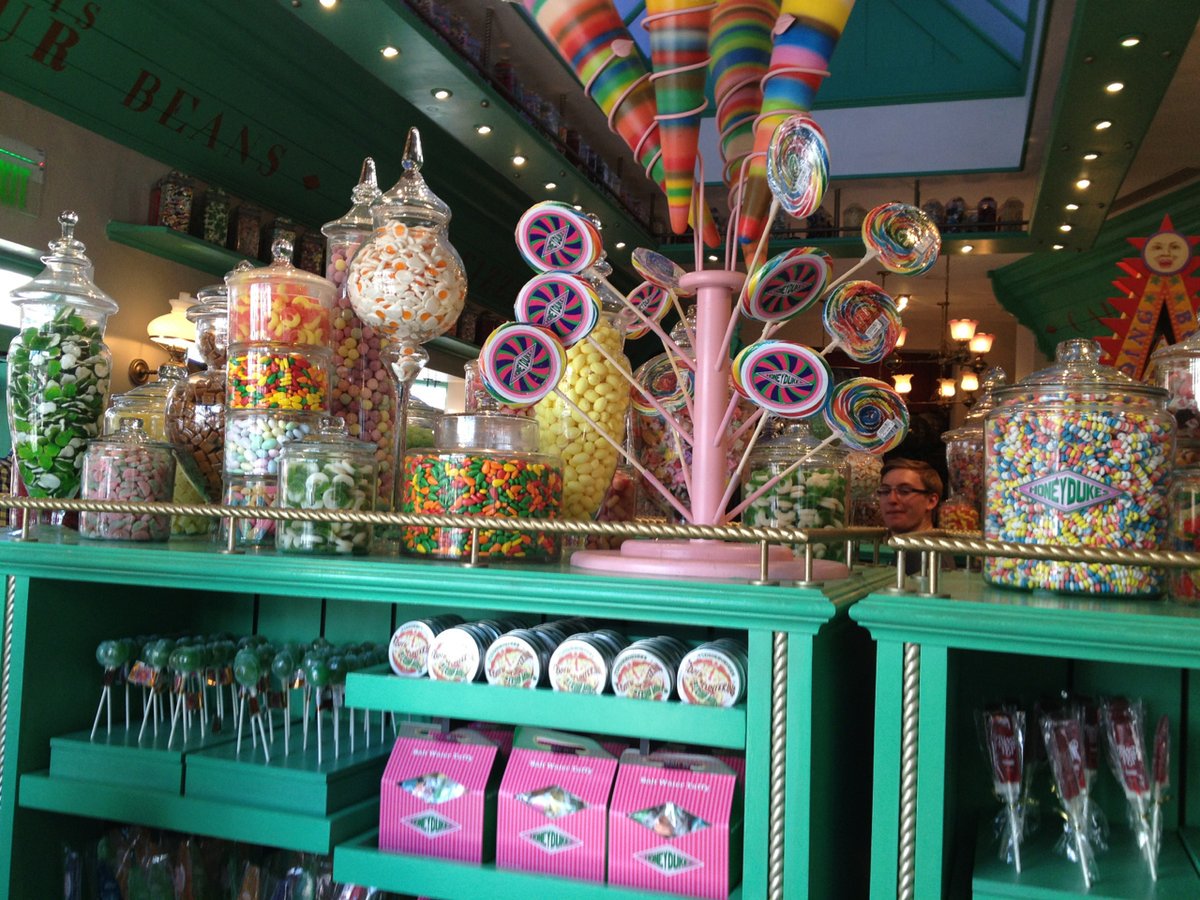 Hogwartssite's tweet image. Quiero ir a Honeydukes.