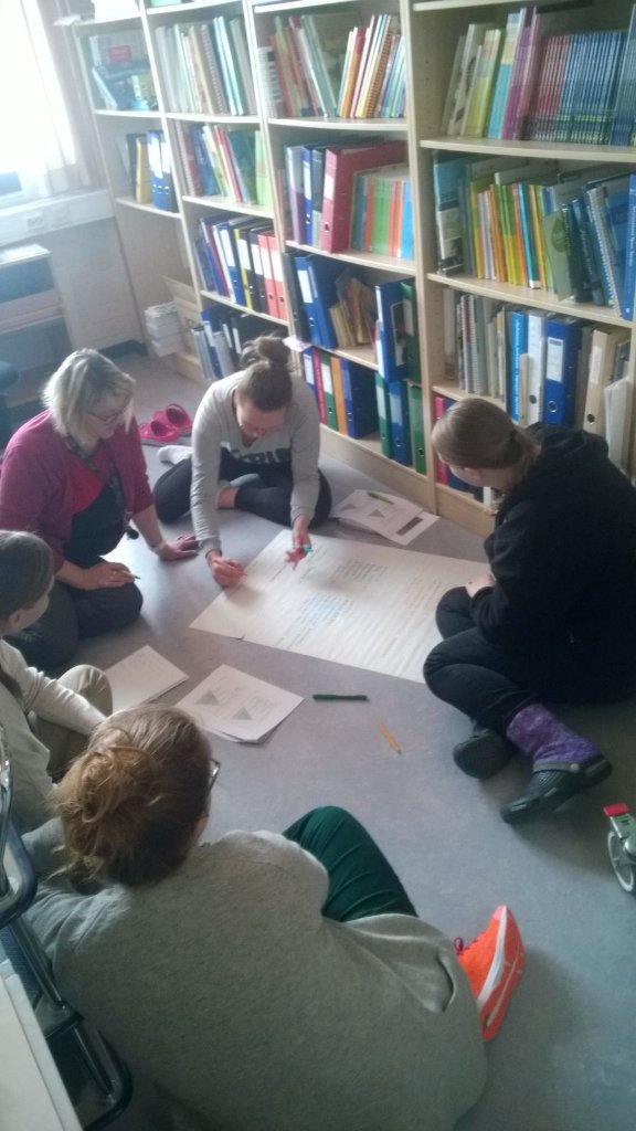 AnnaMariaTeperi's tweet photo. Hetipurku -koulutusta #solakallio n koulussa #EduSafe tutkimushankkeen interventiossa @tyoterveys https://t.co/YRHVhBge87
