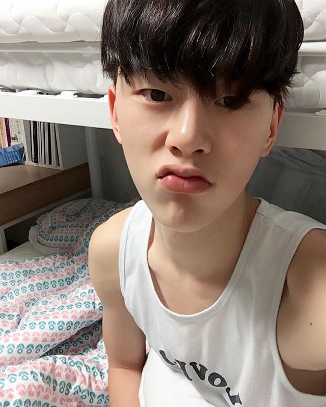 FG1204SH's tweet photo. กริ๊ดดดดดดดด ฮยอนบิน เชียร์คนนี้สุดใจ สู้ๆนะลูกกก~ YGK+ มีแต่ผู้ชายงานดี ฮือออ 
IG : Komurola 👍🏻👍🏻👍🏻
#PRODUCE101 #HYUNBIN #ฮยอนบิน https://t.co/Nglf05P1Mi