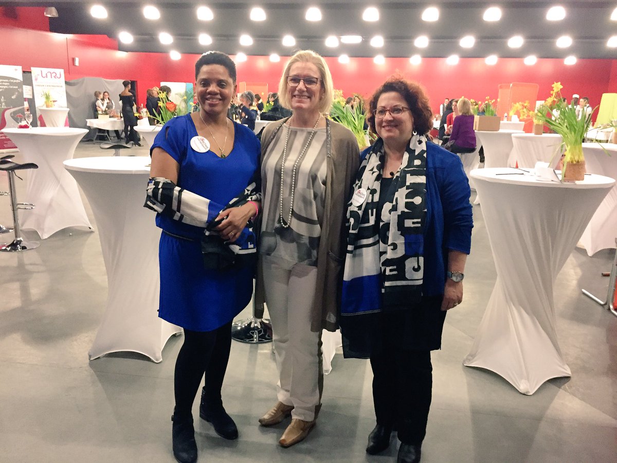 LReussissent's tweet photo. Fières de nos Créatrices : Hélène, Corinne &amp; Gina, qui ont géré ce salon d'une main de maître #bravo 🙌🏽 #LR2017 #entreprendreauféminin 🎯 https://t.co/RVWQPr42sT