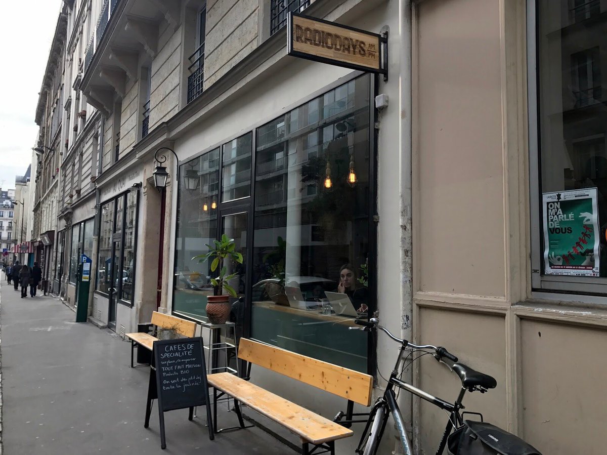 With a name inspired by a Woody Allen film, <a href="/radiodays_cafe/">Radiodays</a> was one of my favourite new #Paris coffee discoveries doubleskinnymacchiato.com/2017/03/paris-…