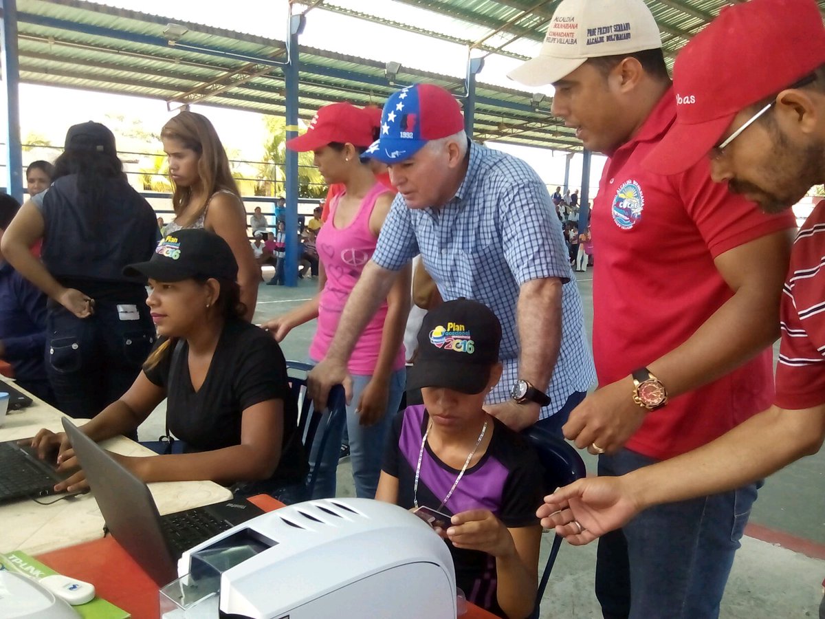 CarlosMataCMF's tweet photo. Estamos en la hermosa isla  de Coche acompañando a nuestro pueblo en  la jornada de carnetización de la Patria https://t.co/Wsy7QFtvH7