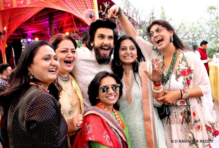RanveeriansFC's tweet photo. [Unseen PIC]
Ranveer Singh clicked at #Keshvee wedding in Hyderabad . 😍 https://t.co/cl1uhxTGSU
