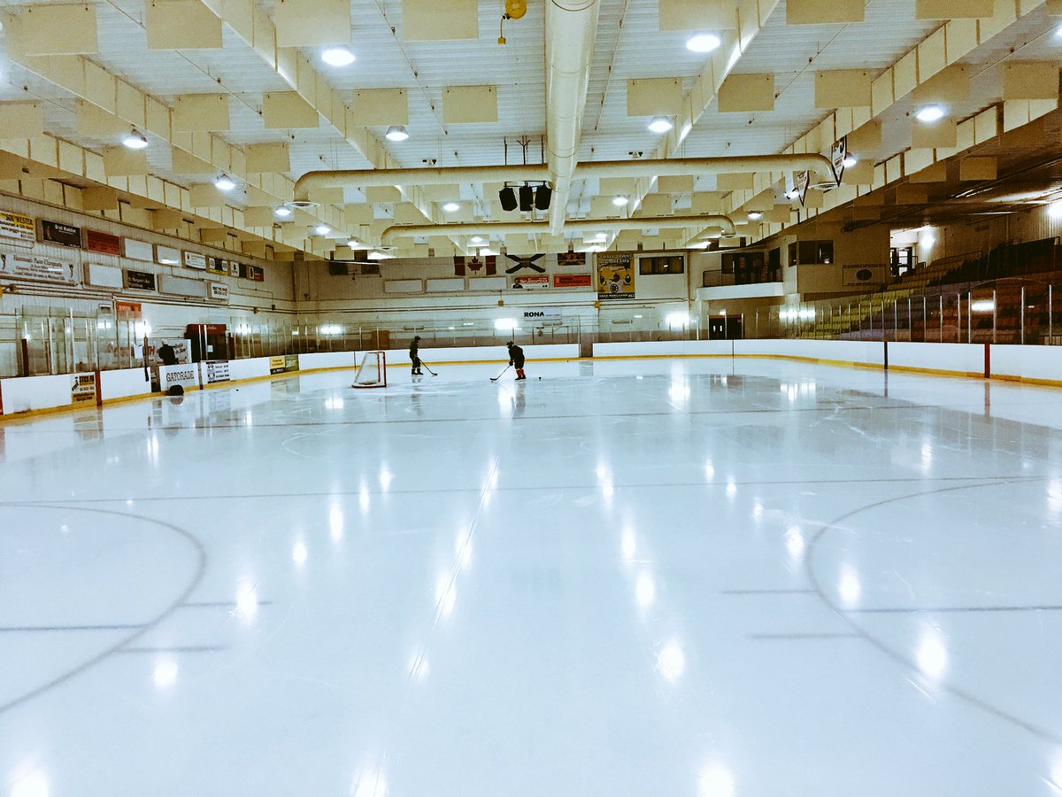 TasaBantamB's tweet photo. Nothing better than being the first ones on the ice for early morning practice. #grindtime #newice https://t.co/WJjs6dUkME