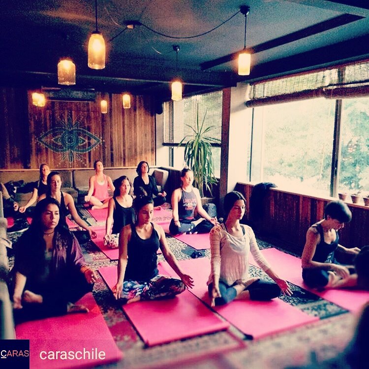 ¡¡Hoy nos toco disfrutar de una rica práctica de yoga!!!
Gracias @stives_chile por la invitación a la  #mañanaparty @Caraschile 

#yoga
