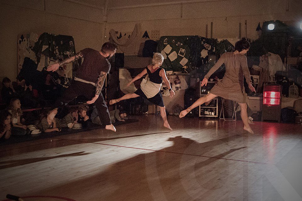 beaford's tweet image. We need you #Braunton. Immerse yourself in a tidal wave of dance @rural_dance @joprincewhite ow.ly/VbZn309f2rV