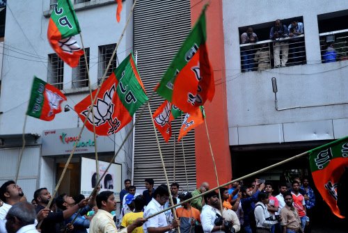 timesofindia's tweet photo. #ExitPolls2017

#UPElection Phase 1 results (73 seats), according to #ABPNews 
BJP - 32% vote share
SP  - 28%
BSP - 26% 
Others - 14% https://t.co/Ji0BL5biXK