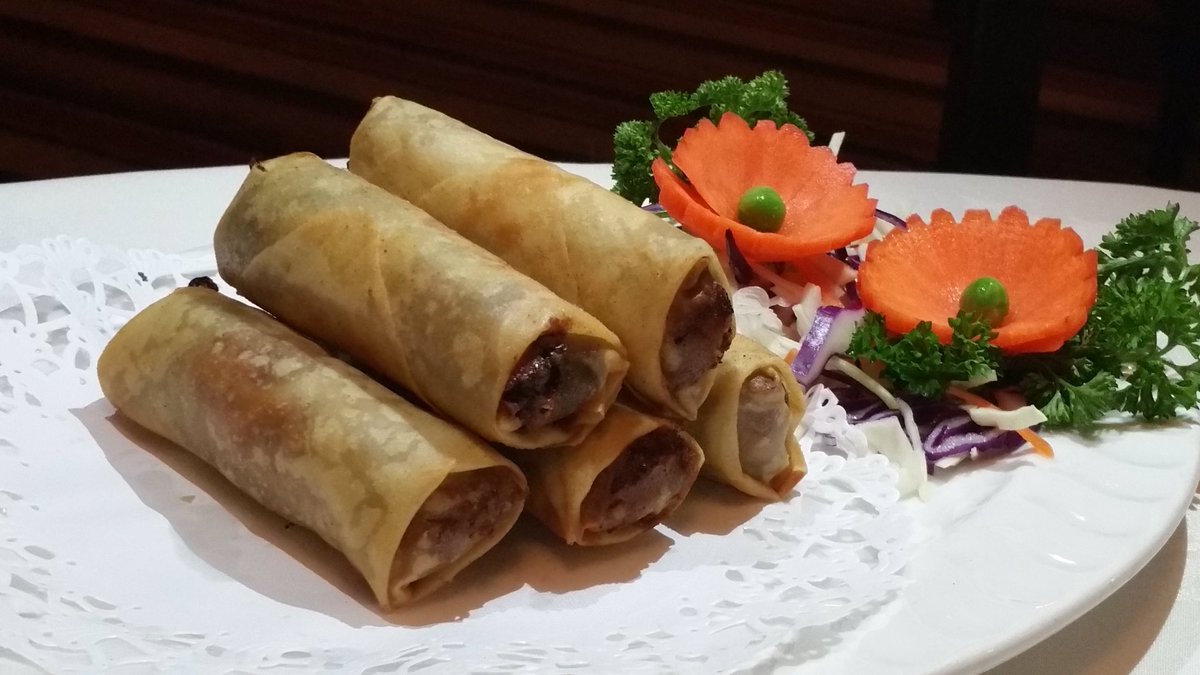 Eat with the seasons at <a href="/ChardeOriental/">Charde Oriental</a> such as these mini #Spring Rolls 😉