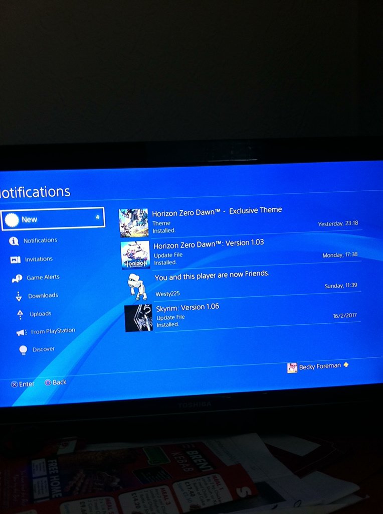 lordofsmeg's tweet photo. @AskPlayStation my god what have u guys done to the notifications center on the ps4 https://t.co/Nq919rOAff