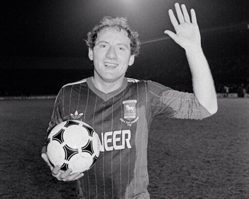 alanbrazil's tweet photo. Feel like I need to get fit again! Going to think about it in the bar....#ThrowbackThursday https://t.co/sb6JlsP1Aq