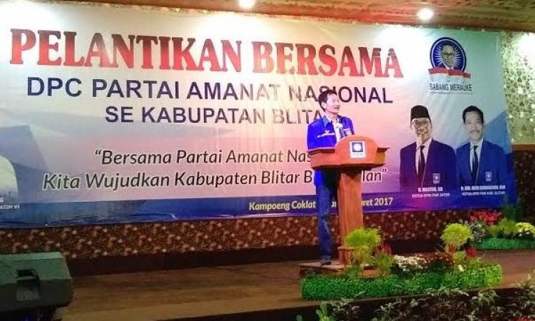 rumahpan's tweet photo. Ketua DPD PAN Kabupaten Blitar Ajak Kadernya Berlomba dalam Kembaikan https://t.co/eVTdTqrrHd https://t.co/vzDvZbEL8e