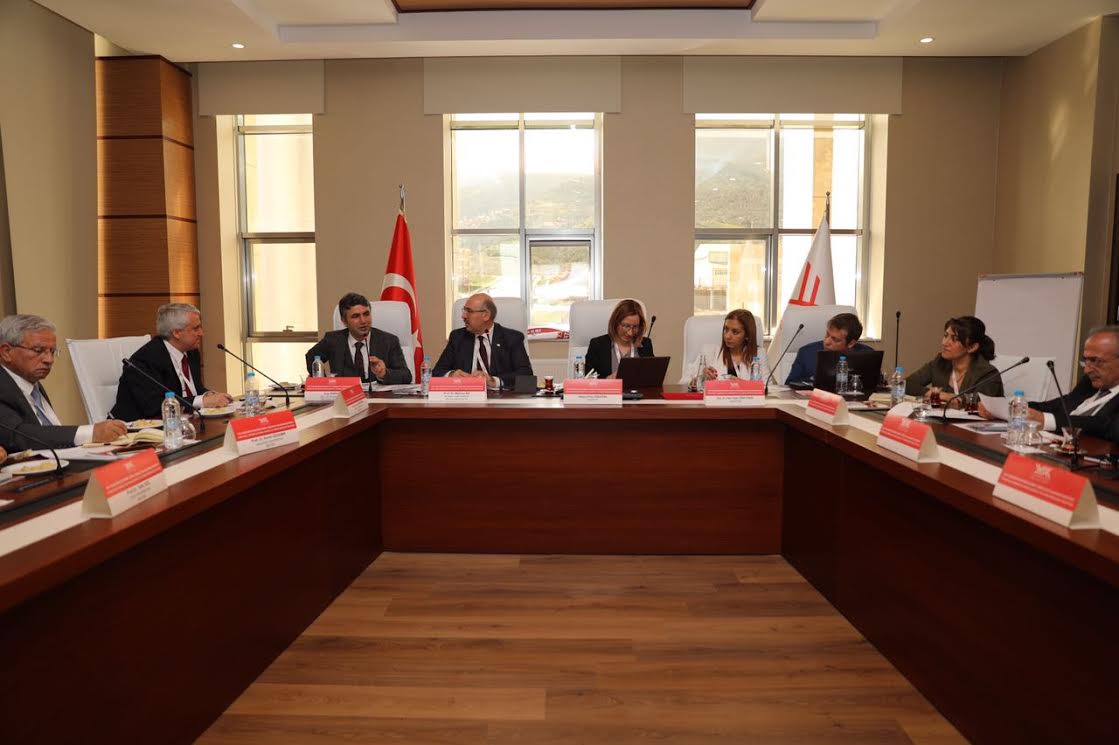 9- “Türk Yükseköğretim Sisteminde Suriyeli Öğrenciler” adlı uluslararası konferansı ile Türk Yükseköğretiminde okuyan ve