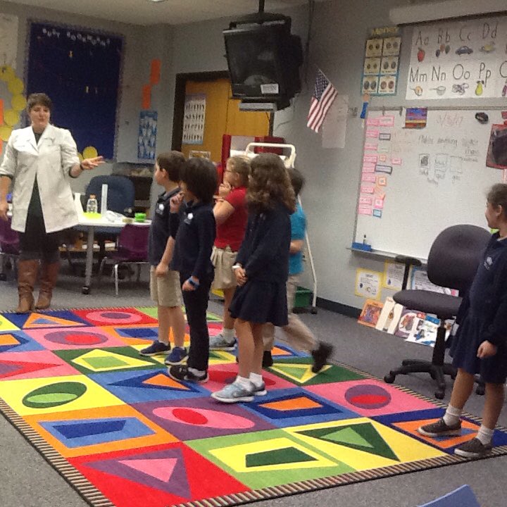 MsIsrael1's tweet image. High touch high tech in house field trip science fun. It was blast!#davis1