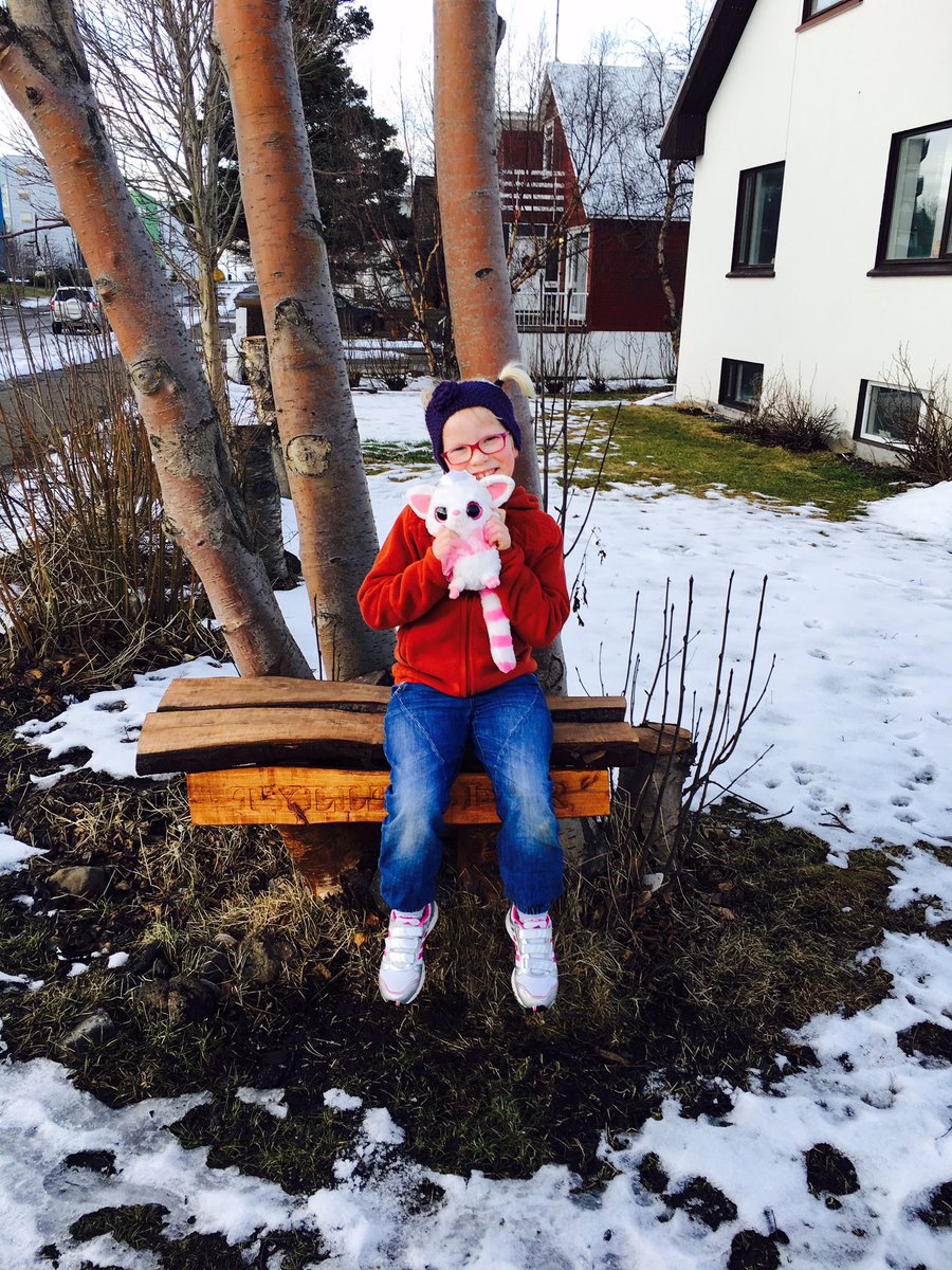 It's supposed to be snowy not sneakers 😚