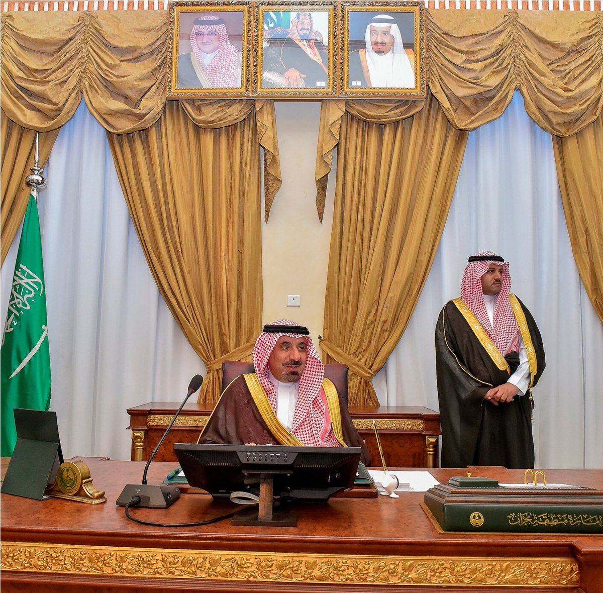 موضحًا أن إغلاق المستشفى العام لأسباب احترازية.. أمير #نجران:
لا أقبل المساومة على خدمة المنطقة وأهلها .. والحرمان مصير "المقاول الخائن"