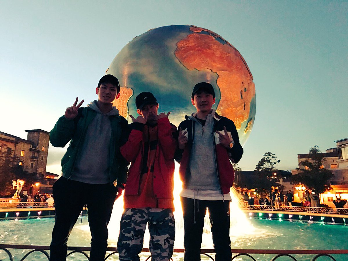 Wakalu ディズニー シーに行ってきまちた ここで思ったことは可愛い女の子 ブスな女の子 パンツ見えるんじゃね って女の子 ゴレンジャーの服装やドフラミンゴ大量生産系女子 カップルなどが多かったことです こーた ひろよし 大学生の