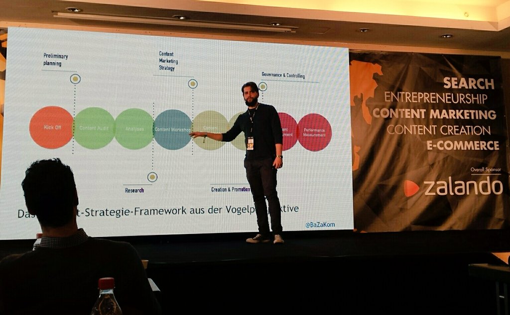 toushenne's tweet photo. #ContentStrategy 🎯 mit @BaZaKom auf der #CAMPIXX in #Berlin - Der weiß halt wie's geht 💪 https://t.co/t4MTbkyk9j