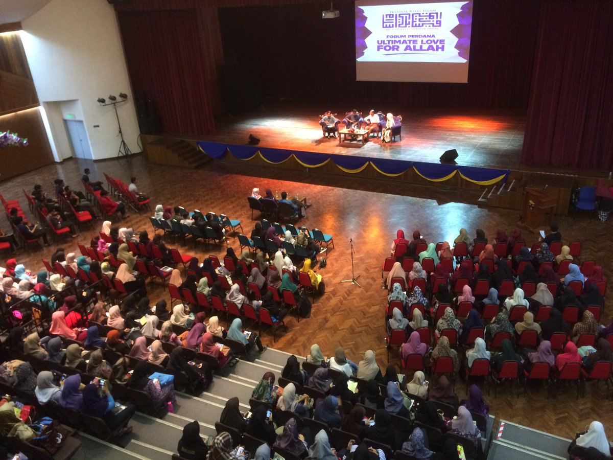 FahmiHUi's tweet photo. Sedang berlangsung ! Forum Ultimate Love For Allah (ULFA) ! @TeamfbiUm #fbi17 #BPHU https://t.co/KEXQZPTebp