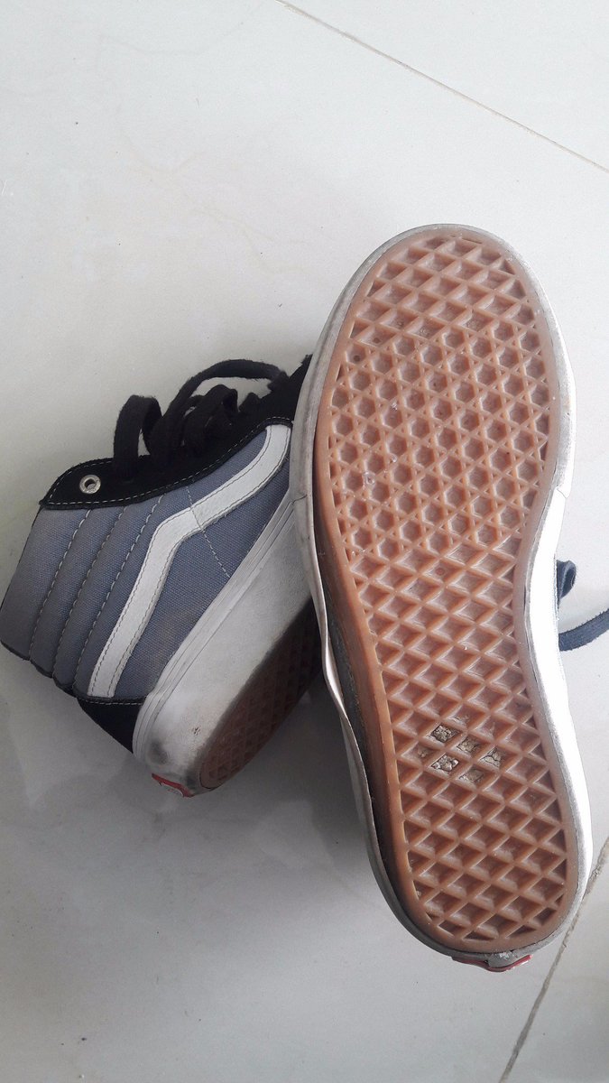 studioblanco's tweet photo. @vans_66

Vans!!

I boguh a pair of Pro Skate shoes last christmas in chicago and they look like this now. What is going on with quality? https://t.co/AqPGfShZIi