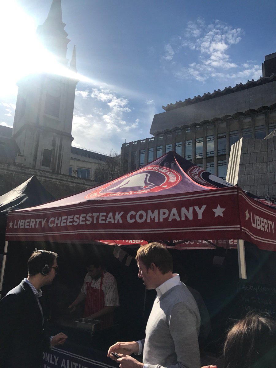 MarcACB's tweet photo. Thursday food market in the sun :) (@ Guildhall in City of London, Greater London) https://t.co/4JTdjpbAEn https://t.co/PoYDeSGQiF