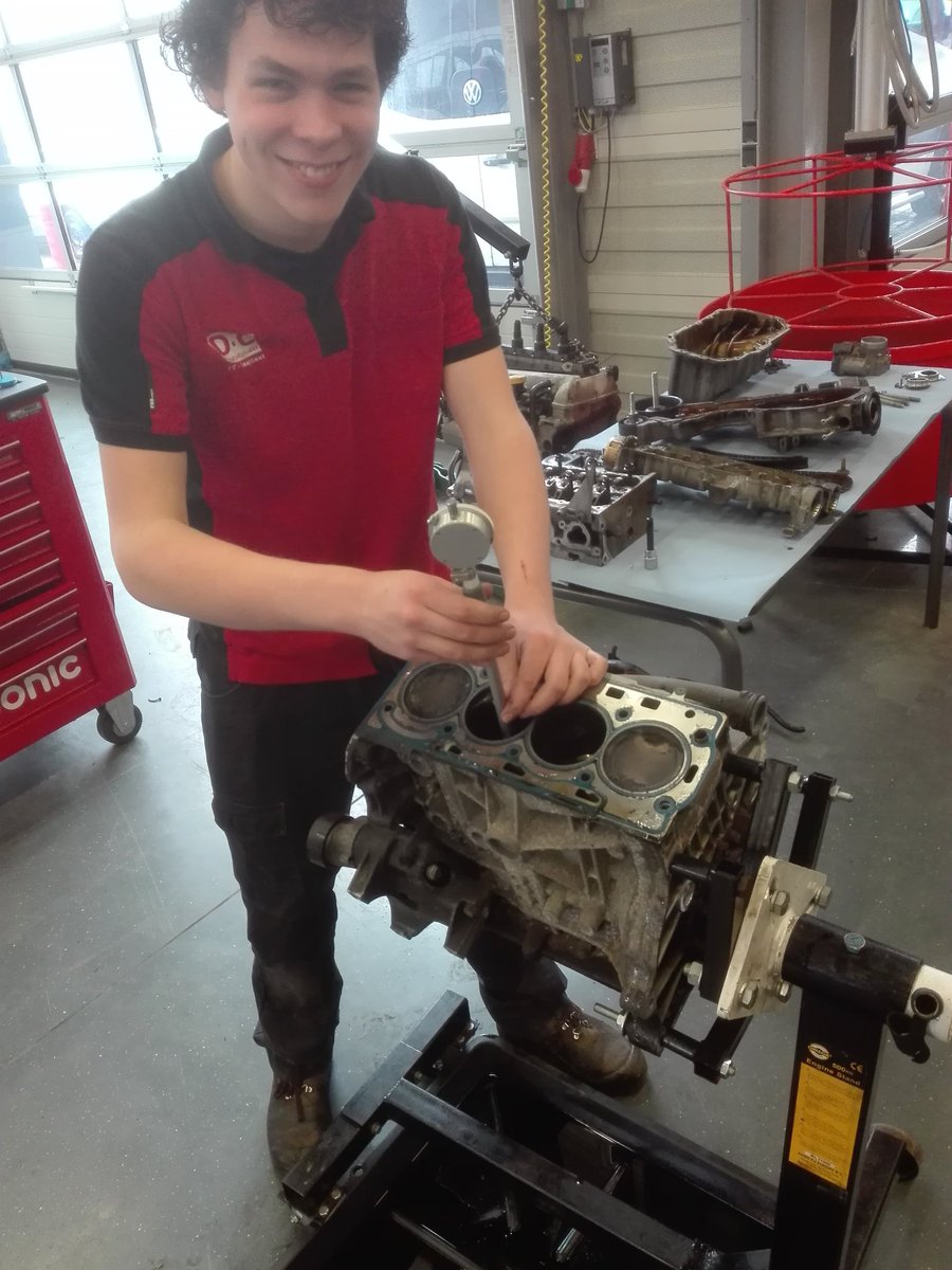Stevige opdrachten voor Harjan. Voorbereiding op <a href="/WorldSkillsNL/">WorldSkills NL</a> #autotechnicus.