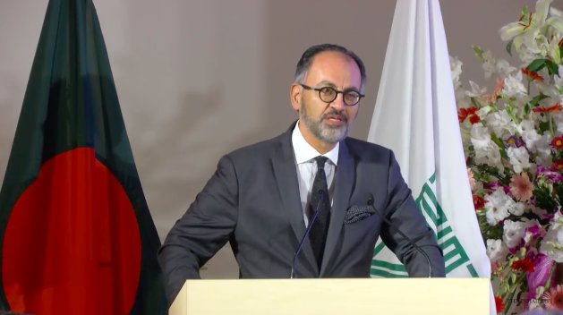 TheIsmaili's tweet photo. Farrokh Derakhshani, Director of Aga Khan Award for Architecture speaking at #IsmailiCentre #Dhaka #AKAA2016 LIVE: https://t.co/pX8jRrA9gh https://t.co/UbTjoyFp2V