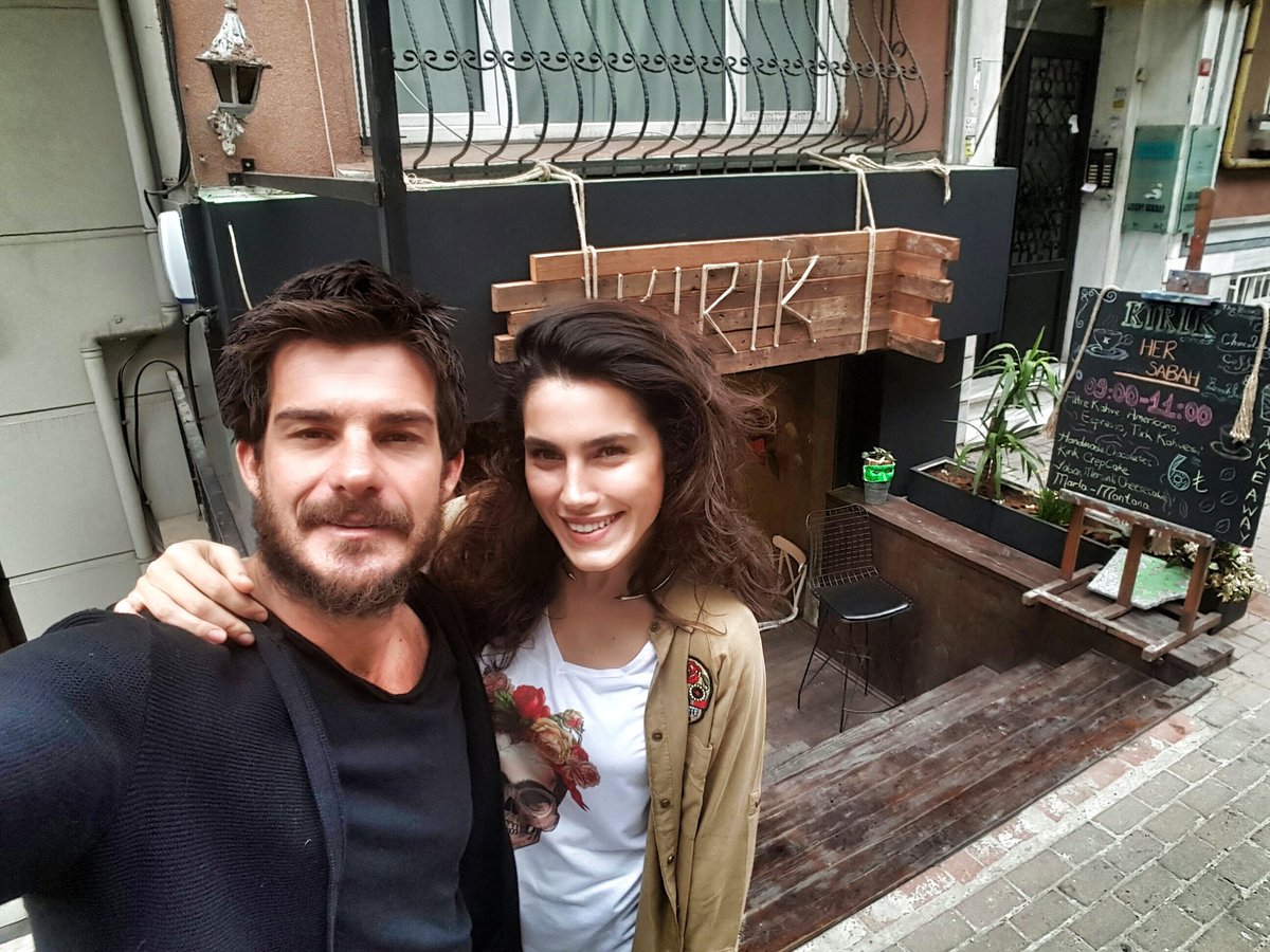 HakanHatipoglu's tweet photo. Sero candır. Yeni dizisi şimdiden hayırlı olsun.  @SerenayAktas https://t.co/2FPhPqoKn0