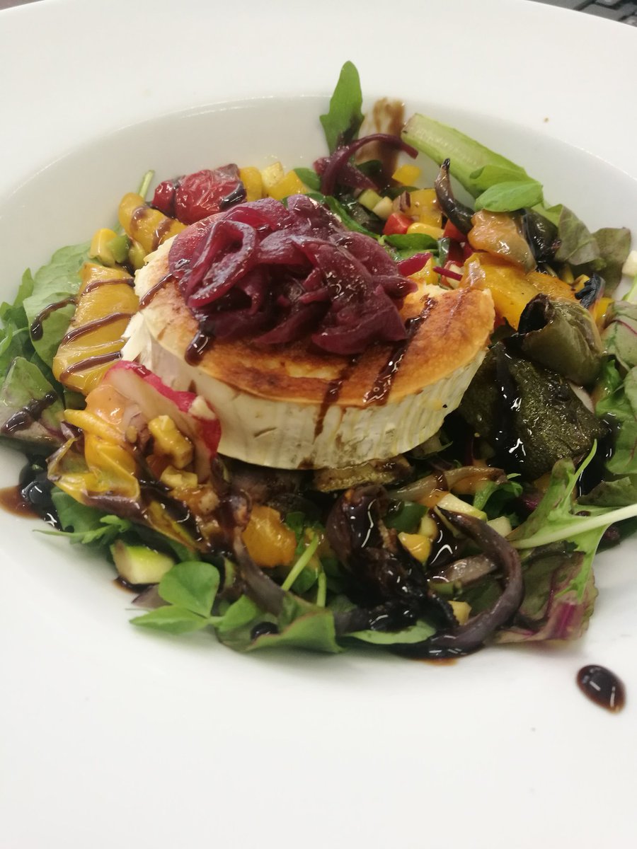 Laura_dp_91's tweet photo. @TasteBrasserie just had the most yummy goats cheese salad on my lunch break! Thank you!! Spring is in the air! @SKJwatches #spring #taste https://t.co/sIRuB62t9B