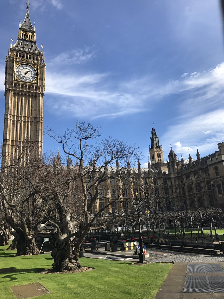 jackb09's tweet photo. Sunny day in London today, come on the summer https://t.co/X4Adcsh4zS