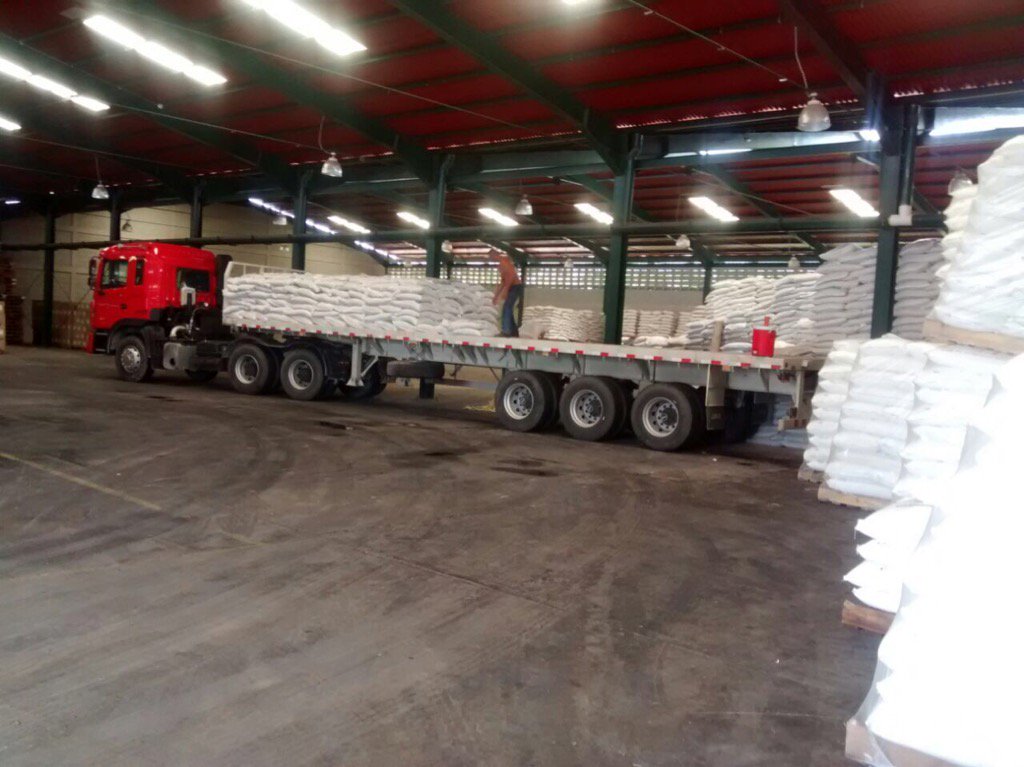 wcastroPSUV's tweet photo. Pedraza! En Barinas, también continúa recibiendo sus insumos para la siembra! @NicolasMaduro garantizando insumos! https://t.co/FlzMQo8dOl