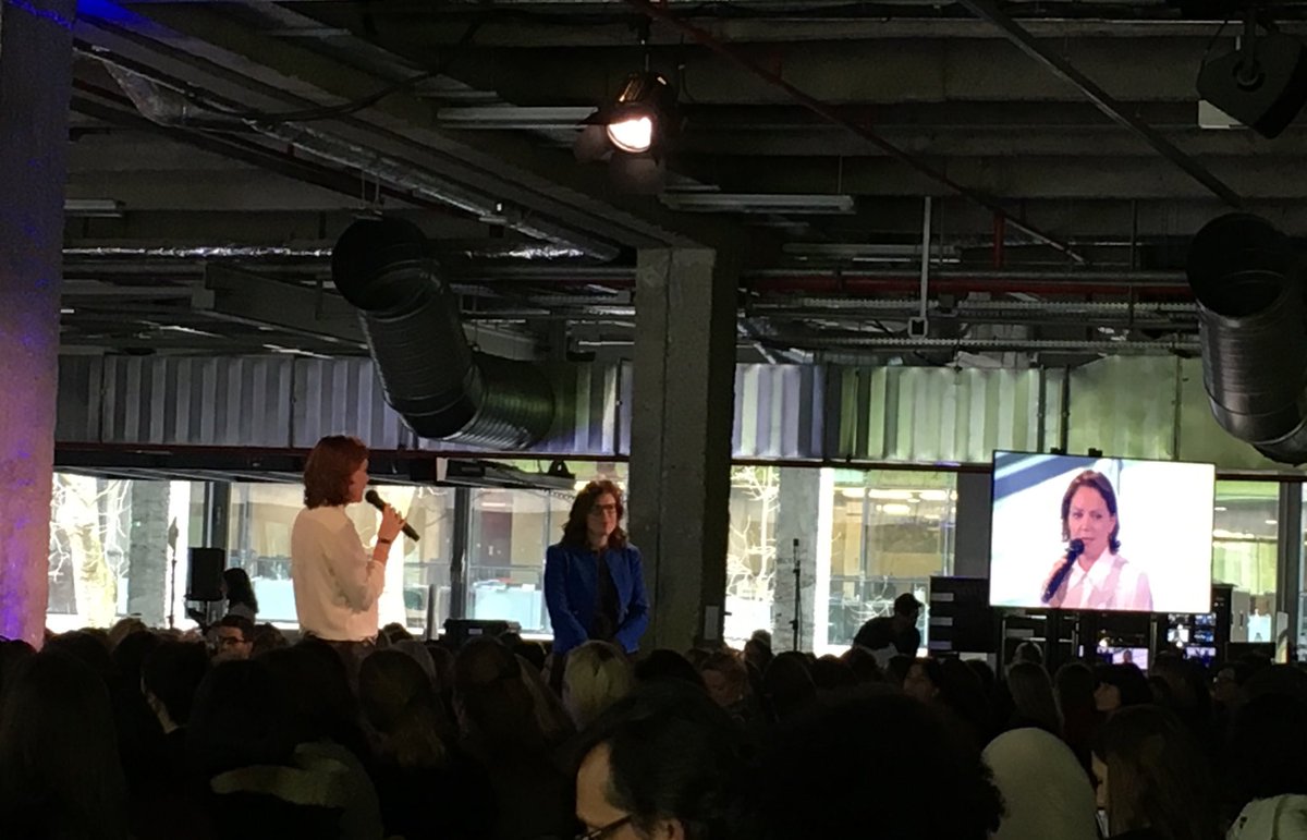 marielecompte's tweet photo. Re-créer du lien grâce au digital, c'est trouver sa tribu #HUMANIZE
avec @cendrinedo #Hejemo & Elise Masurel #Klépierre #JFD17 https://t.co/qOXnPsBGFM