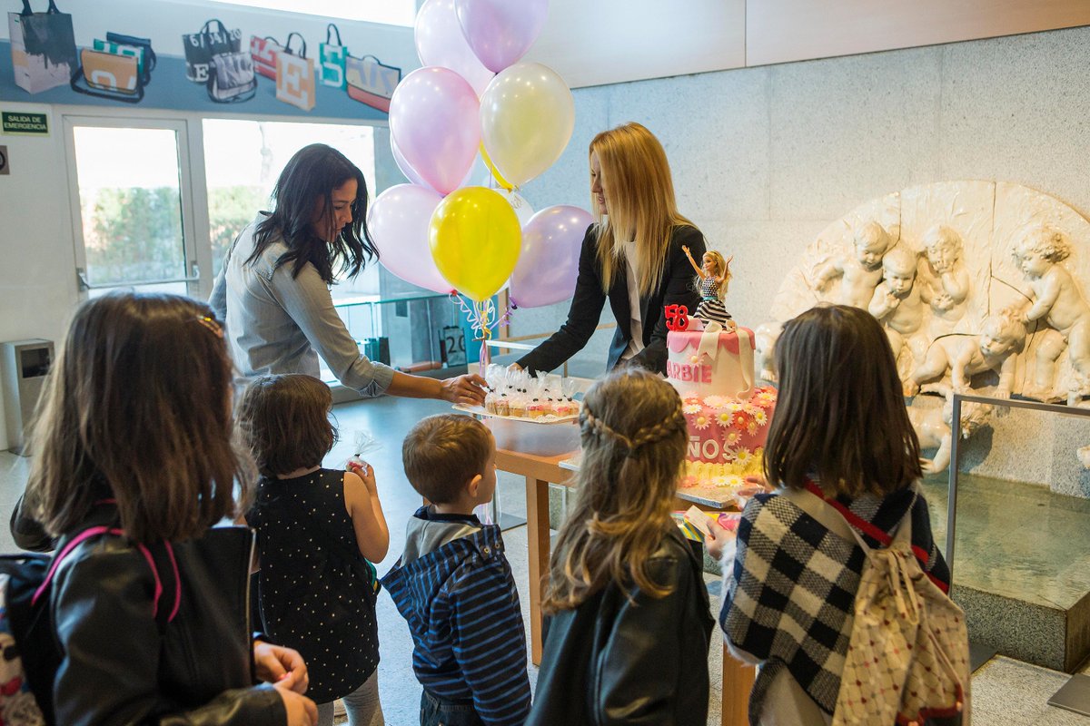 FundacionCanal's tweet image. ¡Encantados con la celebración de #58cumpleBarbie! #cupcakes #cumpleaños #expobarbie ¿Vienes tú también?