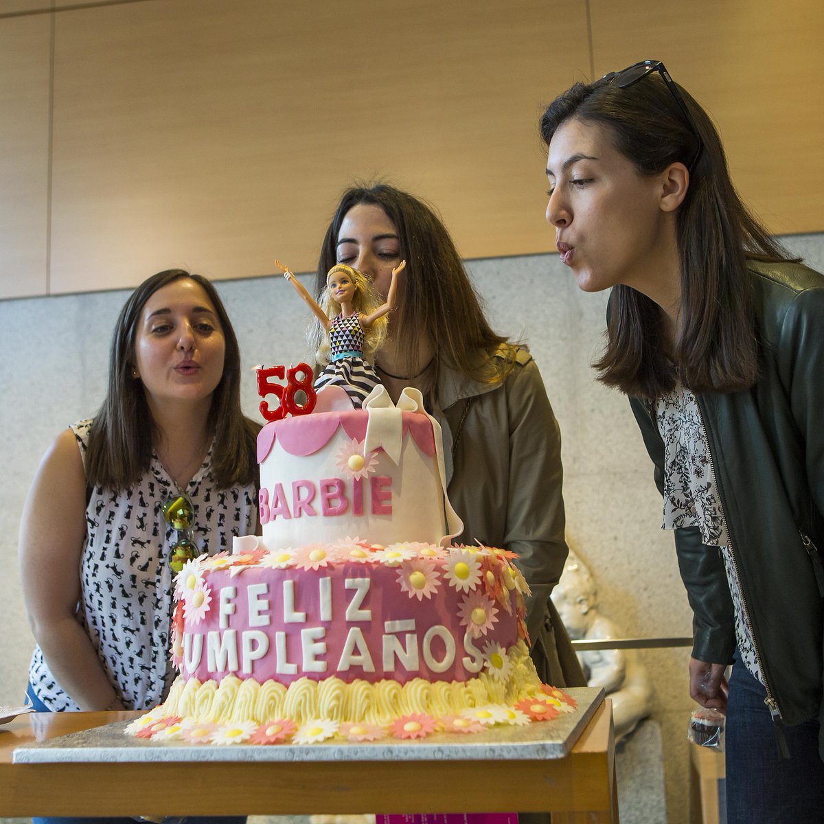 FundacionCanal's tweet image. ¡Encantados con la celebración de #58cumpleBarbie! #cupcakes #cumpleaños #expobarbie ¿Vienes tú también?