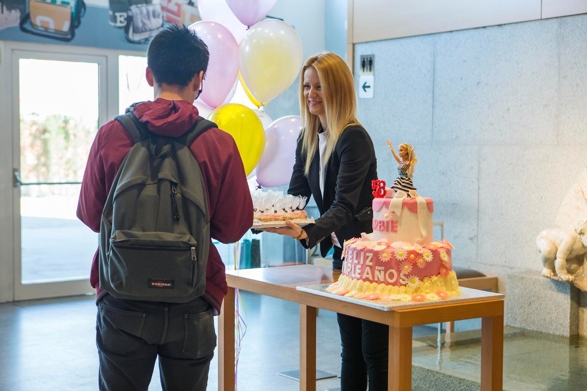 FundacionCanal's tweet image. ¡Encantados con la celebración de #58cumpleBarbie! #cupcakes #cumpleaños #expobarbie ¿Vienes tú también?