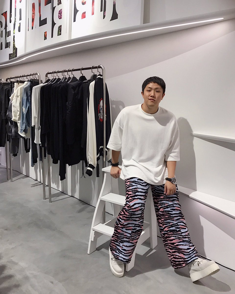 RedSeo's tweet photo. ๐บ #DRXCTD ๐จ
#surrender #surrenderstore #surrendersingapore
#FENTYxPUMA #kenzoxhm #pumabyrihanna #ootd #wiwt x https://t.co/Q28wRgVEU8