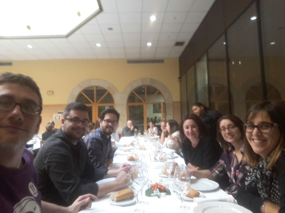 mardeniebla's tweet photo. Algunxs de los trabajadores de Mdn en la #EscueladeHosteleríadeGijón,en las jornadas contra el racismo y la xenofobia,probando menú africano https://t.co/yxqVU4vEJI