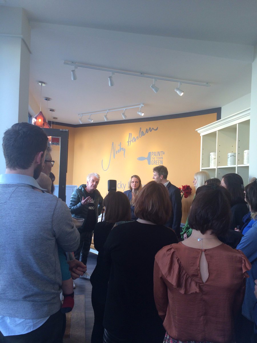 NappyValleyNet's tweet image. Congratulations @PaintTTGreen for launch of fab new #Eco paints in collaboration with @NicholasHaslam, International Designer of the Year